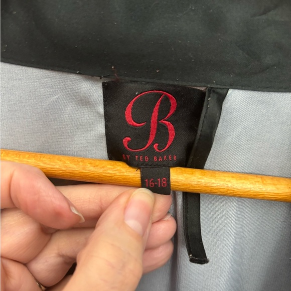 Ted Baker Luxurious Bold Floral Satiny Kimono Sleeve Women’s Robe, Sz 16/18 - Picture 3 of 9